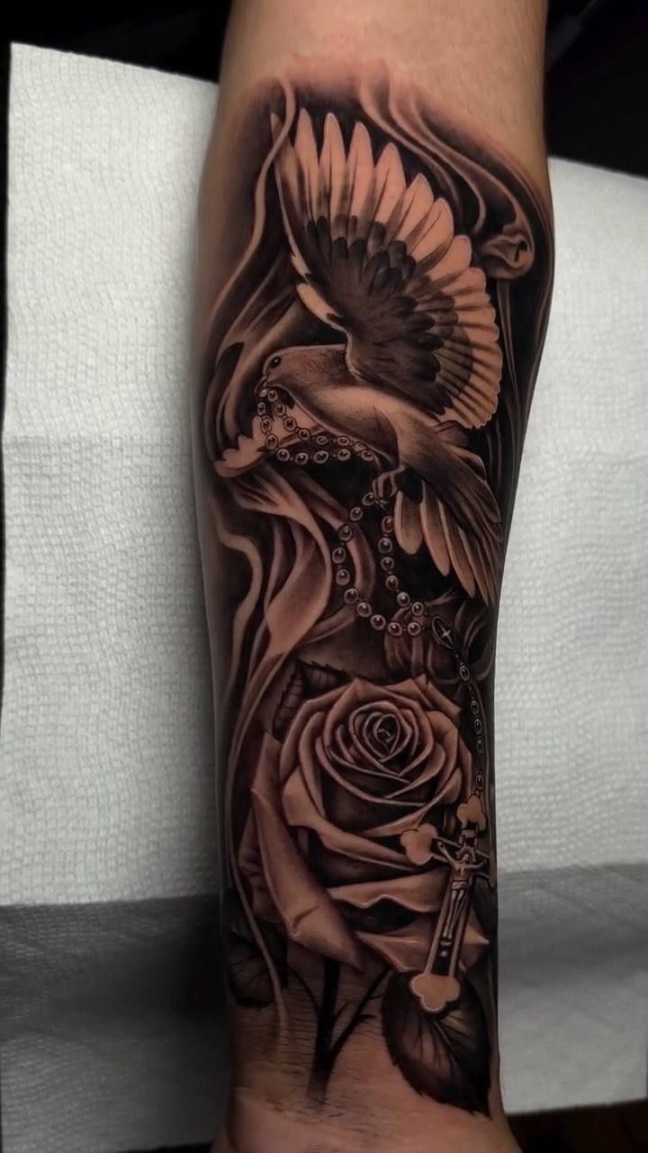Black & grey artwork by Luis Cano