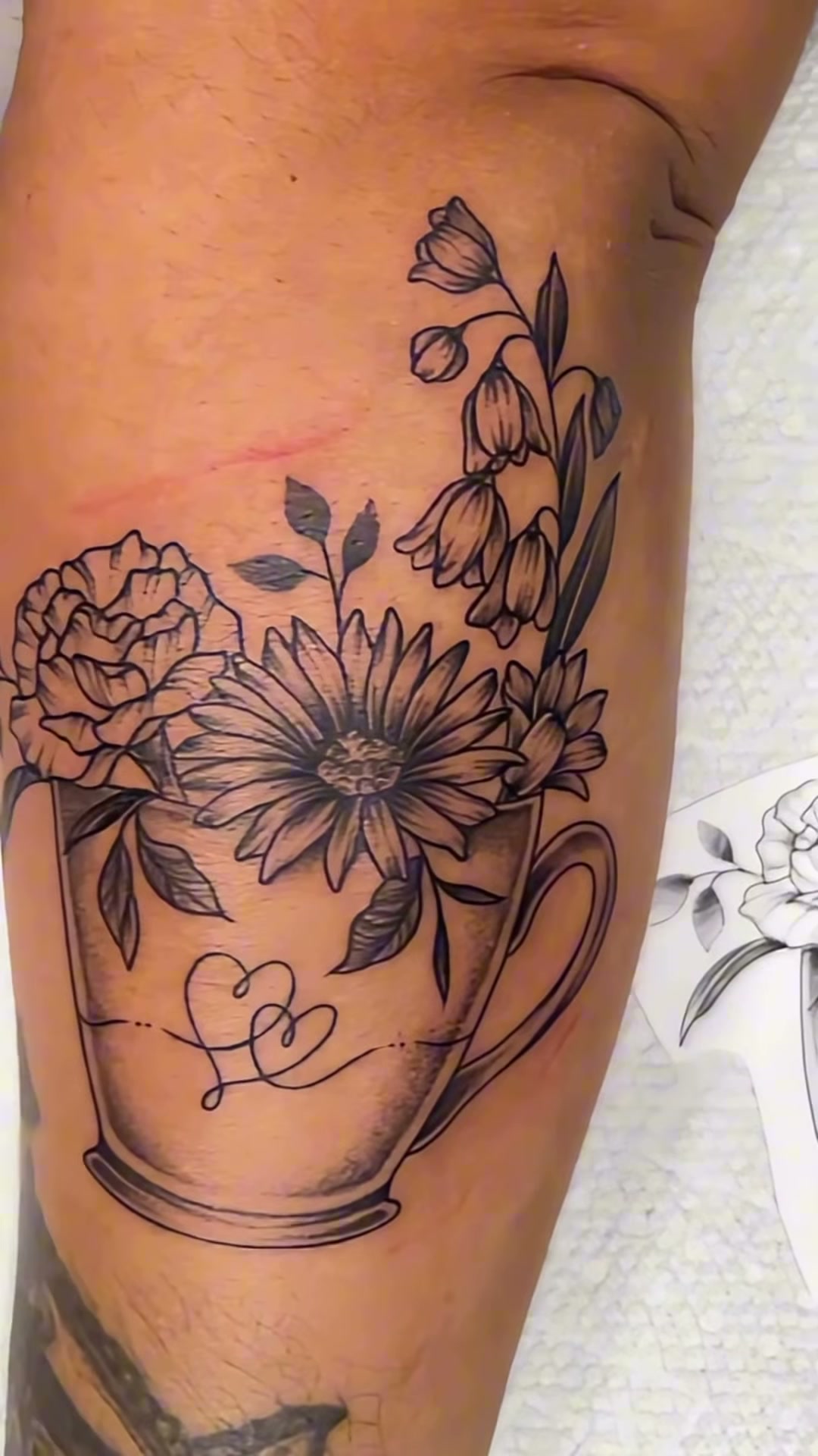 Floral illustration by Lorie Gamez
