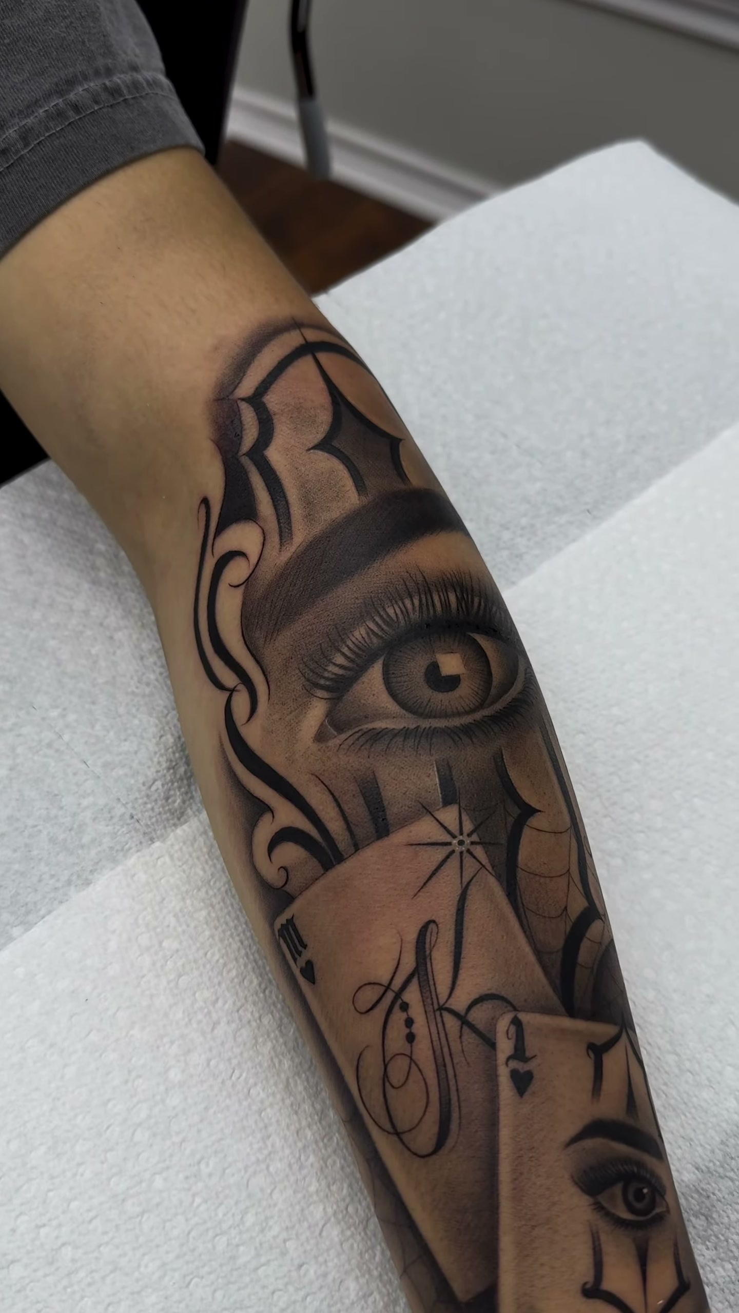 Eye & playing cards by Juan Martin