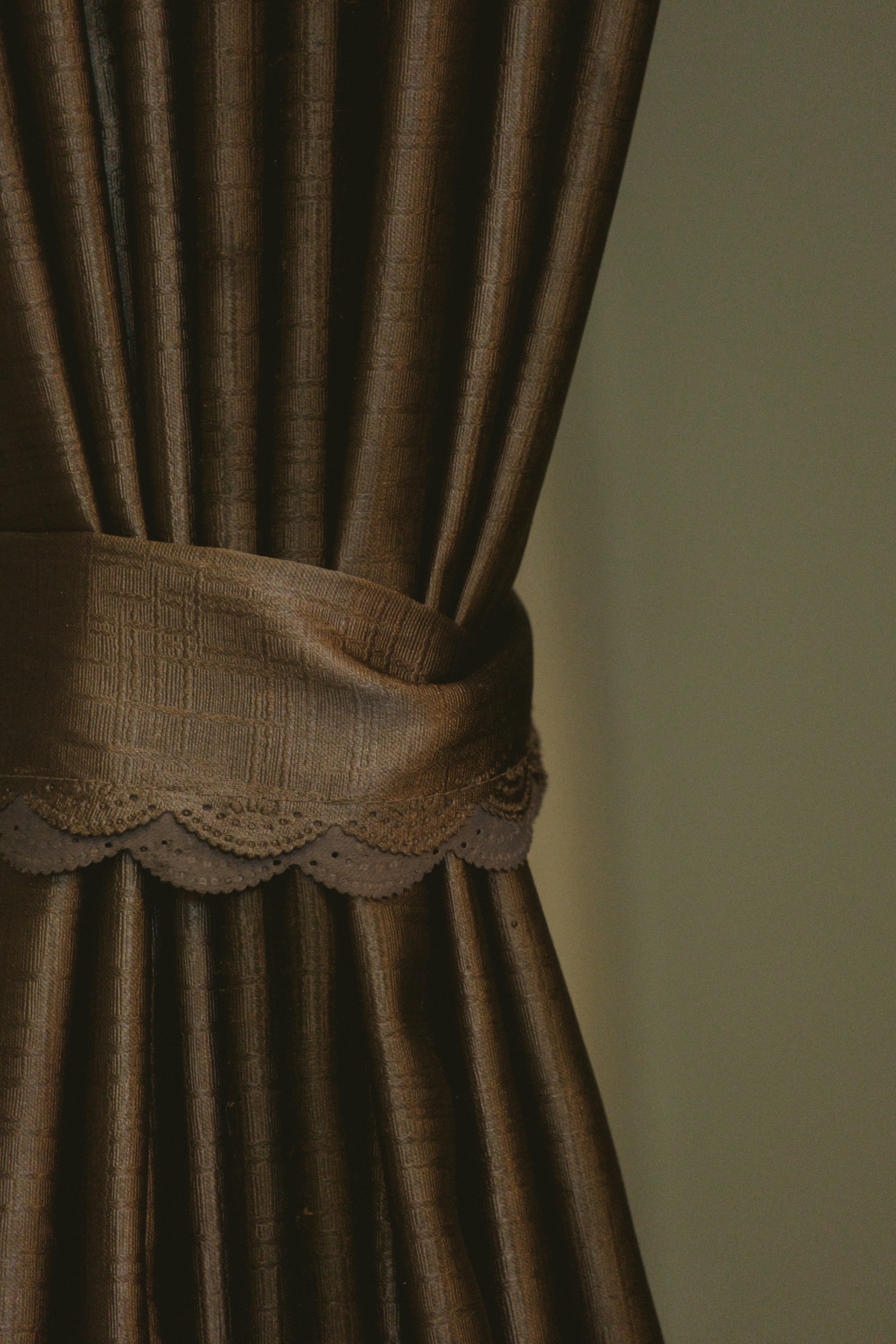 Minimal interior curtain design